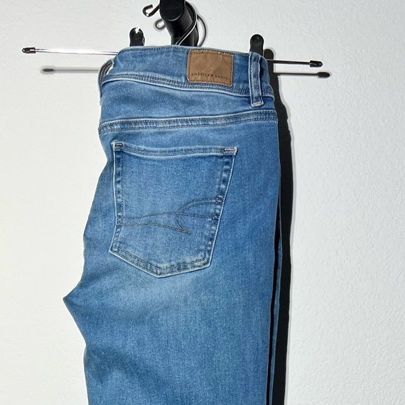 Wide leg- classic blue- American Eagle jeans - Picture 3 of 5